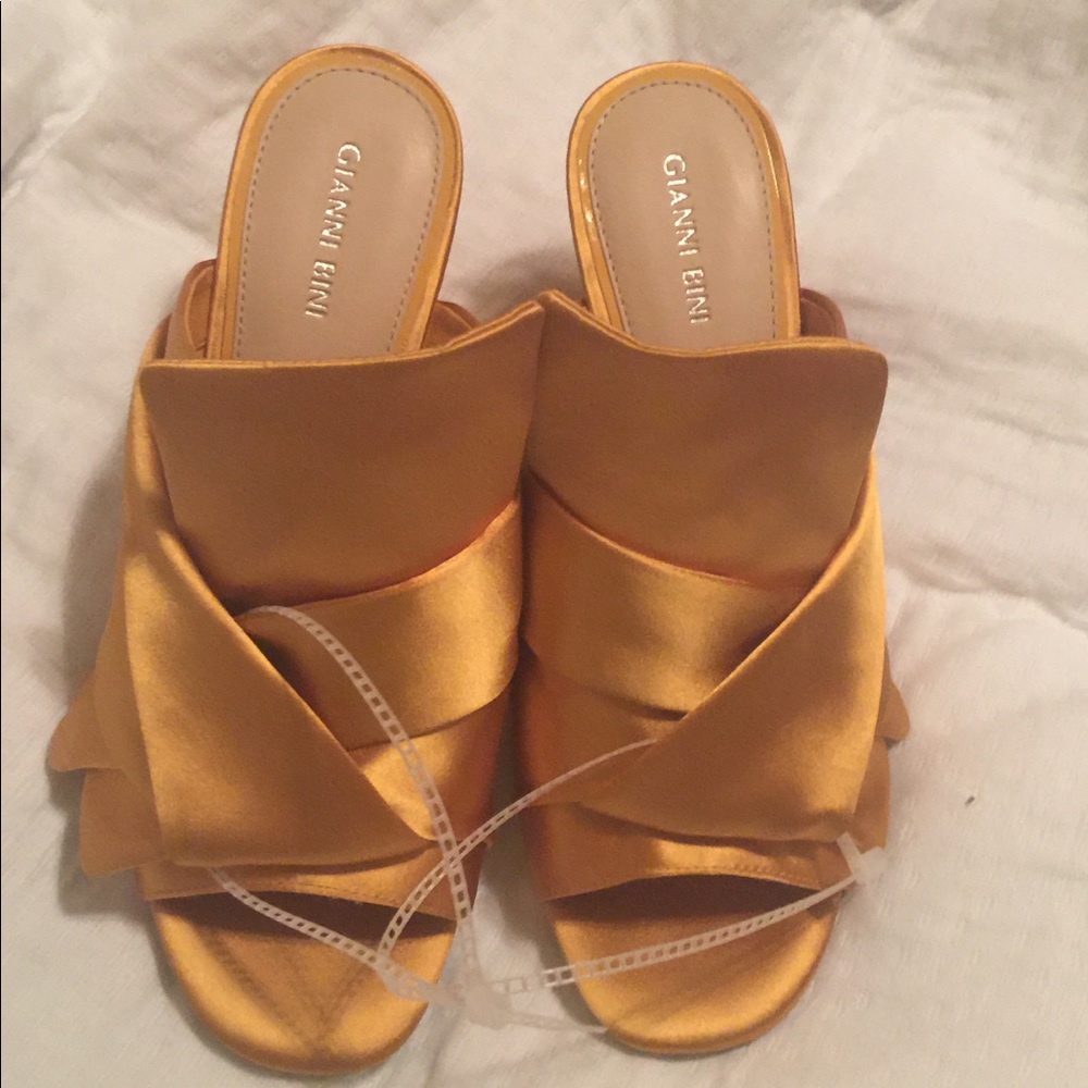 GIANNA BINI GOLD BOW MULE HEEL SANDAL